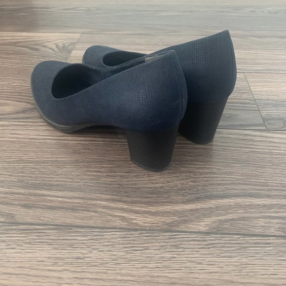 Navy Block Heel - Picture 3 of 5